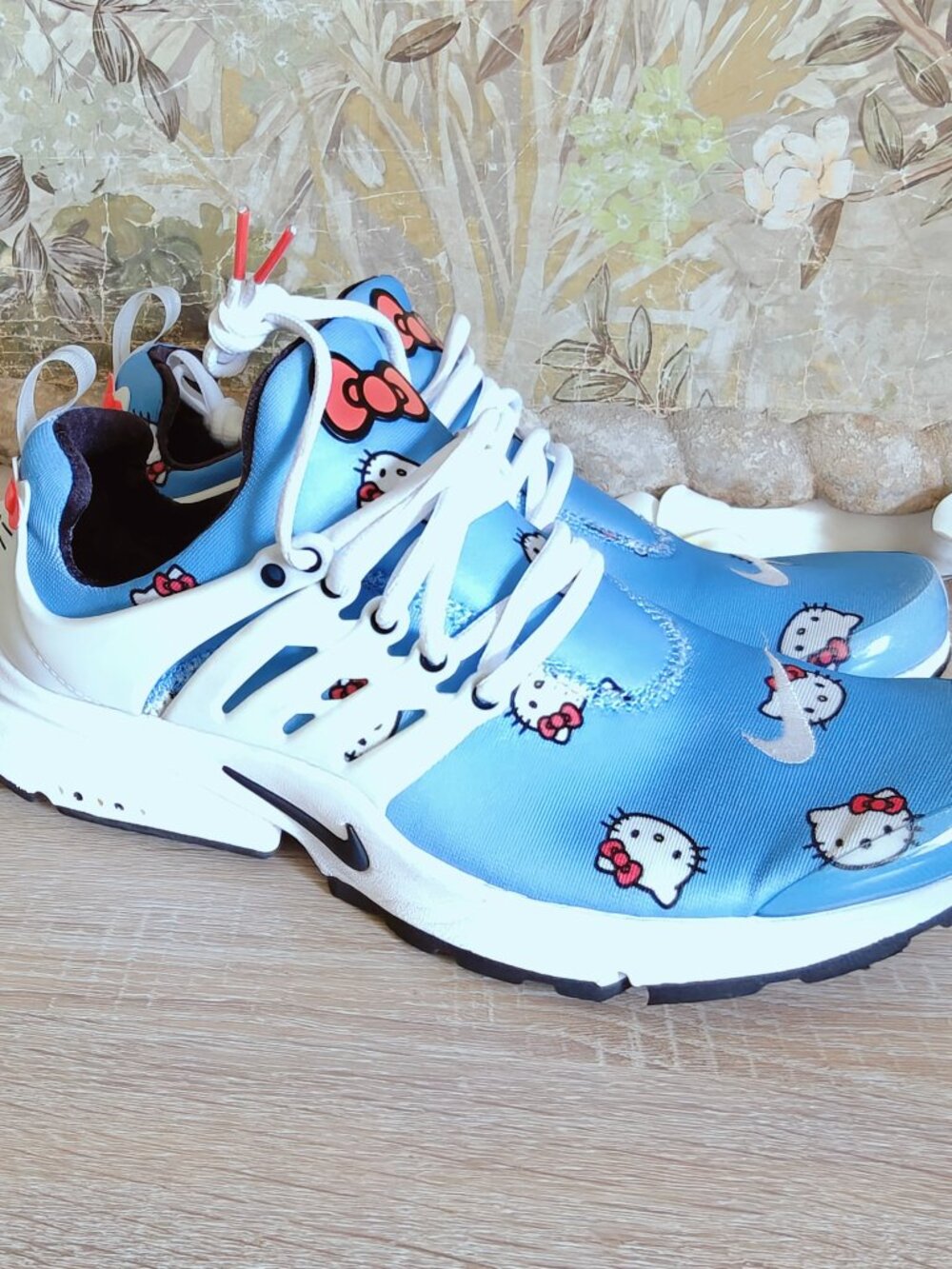 Hello Kitty x Nike 2022 Air Presto Kawaii Sneakers Sz. Men's 10 Womens 11.5